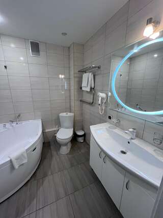 Гостиница Северные зори Череповец Люкс с 1 спальней-4